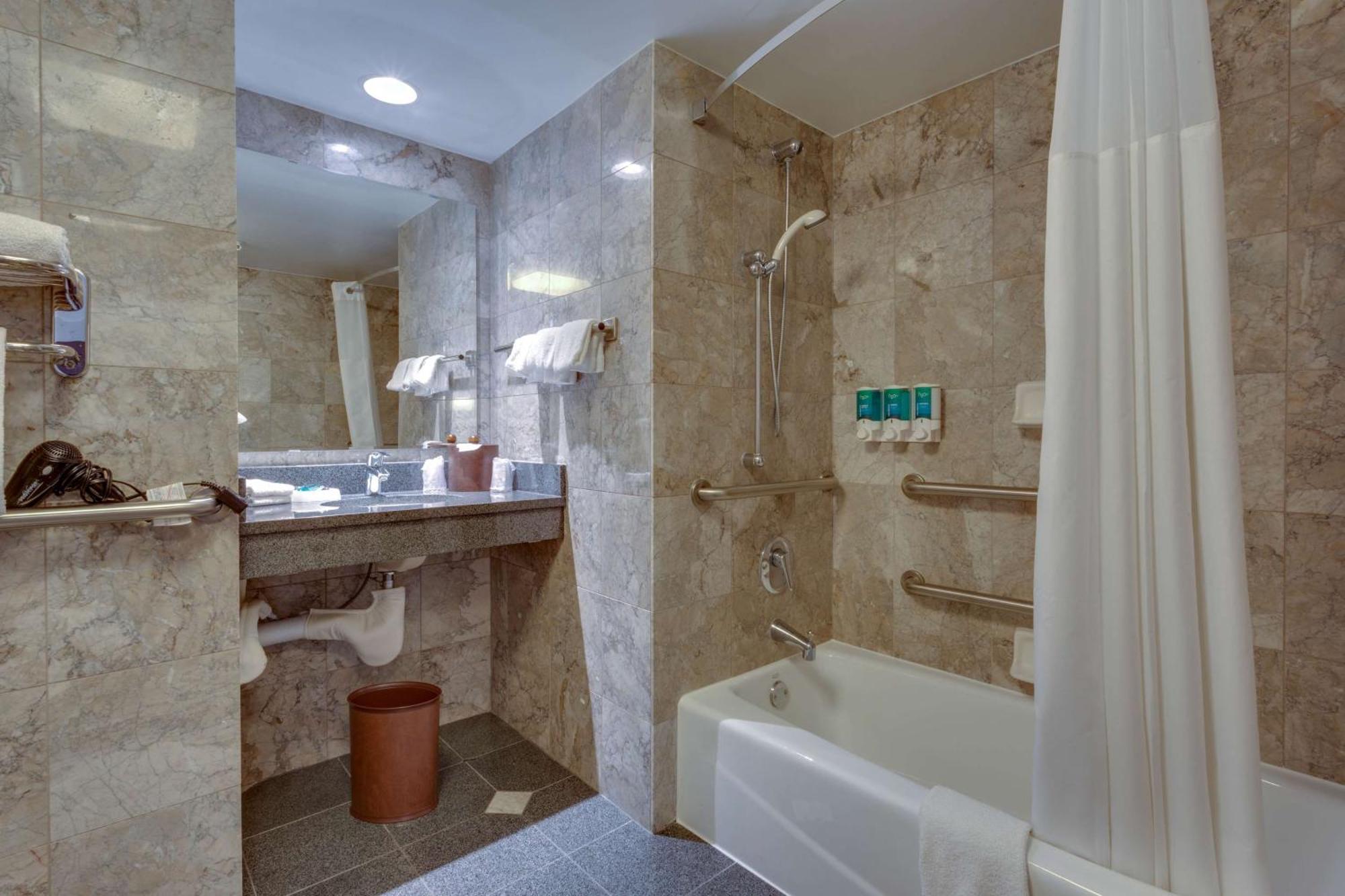 Drury Inn & Suites Overland Park Ngoại thất bức ảnh
